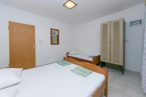 Apartments with parking space Gradac, Makarska - 14708