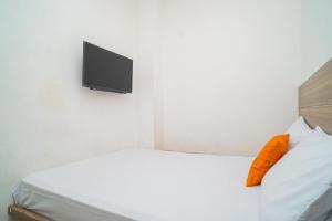 KoolKost near Mangga Besar Station (Minimum 6 Nights)