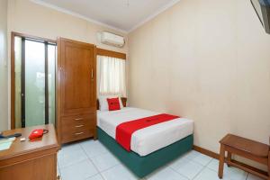 RedDoorz Plus near Kemang Raya