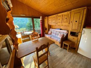 Studio 4 pers. sur les pistes avec balcon et parking - FR-1-459-193
