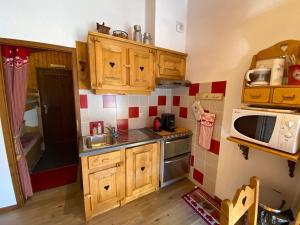 Studio 4 pers. sur les pistes avec balcon et parking - FR-1-459-193