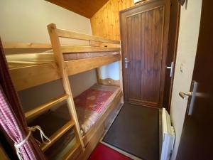 Studio 4 pers. sur les pistes avec balcon et parking - FR-1-459-193
