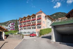 Superior One-Bedroom Apartment with Balcony