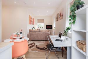Modern Elegant Luxury 1 bed flat Free parking