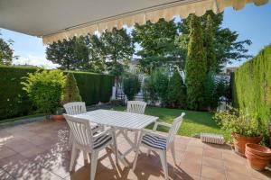 Plaça de la Sardana Casa acollidora per 8 persones a 5 minuts de la Platja Gran i del centre de Platja dAro