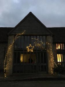 2 bedroom 17th Century Barn with surround sound TV in quiet village near great pubs and walks