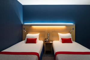 Hotels Holiday Inn Express Paris-Canal De La Villette, an IHG Hotel : photos des chambres