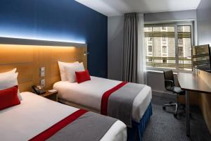 Hotels Holiday Inn Express Paris-Canal De La Villette, an IHG Hotel : photos des chambres