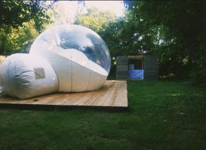 Tentes de luxe Nuit insolite dans une bulle et bapteme de l'air gratuit en ULM : photos des chambres