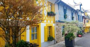 Maisons de vacances Le Vieux Moulin Gites - Detached cottage with garden views and pool : photos des chambres