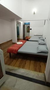 Jag Niwas Guest House & pure veg restaurant