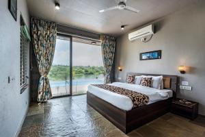 SaffronStays Rose Vineyard by the Lake, Nashik