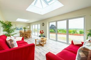 Croft House Sleeps 14 ꕤ Country Views nr Salisbury