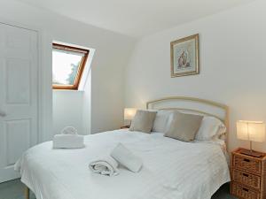 Luxury 5 bedroom Riverside home in town centre - Pass the Keys