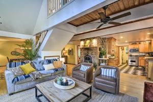 100-Year-Old Farmhouse with Hot Tub on 5 Acres!