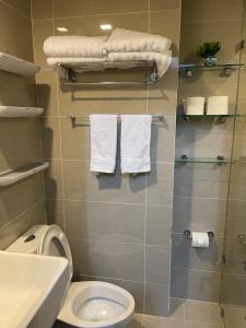 1 BR condo Uptown Parksuites BGC, high floor, morning sun