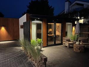 Olive Beach, luxury beachhouse 150 m from the beach