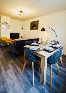 Maisons de vacances Mona Lisa : Superbe Loft centre ville - Parking gratuit - Wifi ultra rapide-Appareil Massage-Netflix-Jeu societe : photos des chambres