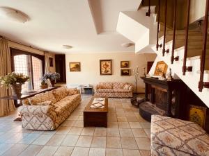 Villa con piscina sul lago