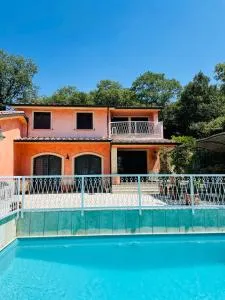 Villa con piscina sul lago - Monte del Lago