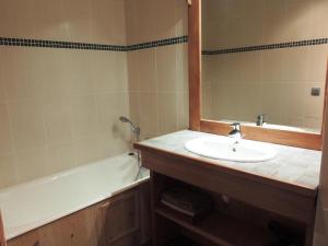 Duplex lumineux avec terrasse et balcon, proche centre et pistes, parking, WiFi - FR-1-598-71