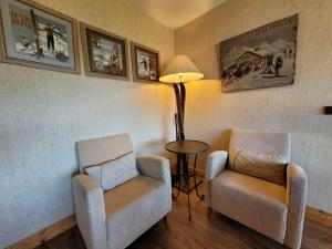 Superbe appartement 6 pièces au pied des pistes, 4 chambres en suite, centre Les Gets - FR-1-598-26