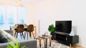 Appartements Bella Luna III - Elegant appartement centre ville - Parking gratuit - Wifi ultra rapide-Appareil Massage-Netflix-Jeu societe : photos des chambres