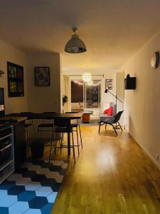 Appartements Grand studio de 38m2 et cour independante de 25m2 dont wifi et Netflix : photos des chambres