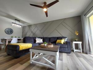 Amazing 32 Condo, Gated Community At Club Cortile!!