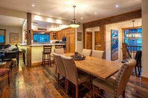 2 Blocks to Lake Tahoe! Group Gem w Hot Tub