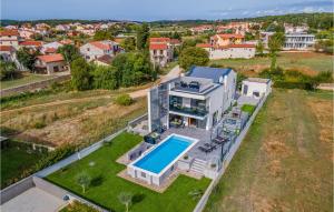 obrázek - Stunning Home In Pomer With Outdoor Swimming Pool, Wifi And 4 Bedrooms