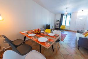 Appartements LE COSY WIFI PARKING GRATUIT TOUTE LA RUE Pour 5 PERSONNES : photos des chambres