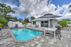 Remodeled Naples Getaway with Pool about 1 Mi to Beach! - خليج بيليكان