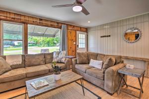 Cozy Arden Cottage, 2 Mi to Lake Julian Park!
