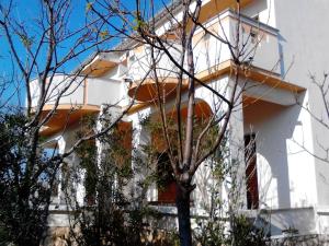 Apartments Krešimir beauty with shadow trees and parking place