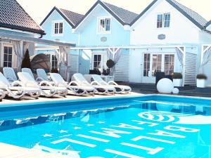 Holiday houses with pool Mielno
