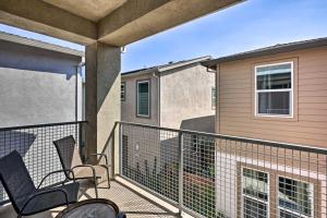 Pet-Friendly Elk Grove Retreat with Balcony!