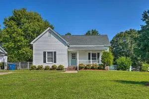 Bright Durham Home with Fully Furnished Deck! - هيلزبره