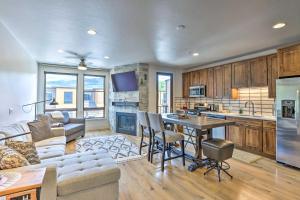 3 Mi to Dillon Reservoir Condo with Balcony! - 3hvězdičkové hotely ve městě Silverthorne