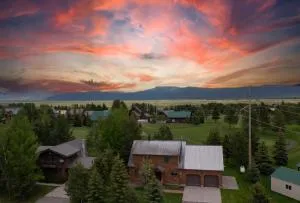 Deer View by KABINO Hot Tub Fire Pit Garage Roku WiFi Grill Fireplace - Rea