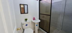 Sleep&Go! Cabina Cuadruple en Siquirres Centro - and rafting tour!