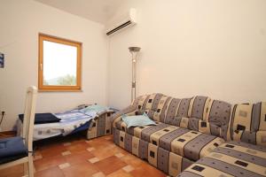Apartments with parking space Sveti Jakov, Losinj - 8011