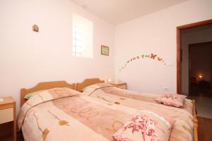 Apartments with parking space Cunski, Losinj - 8010