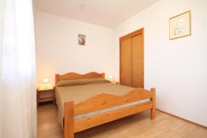 Family friendly seaside apartments Susak, Losinj - 8050