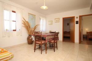 Family friendly seaside apartments Susak, Losinj - 8050