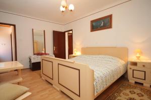 Apartments with parking space Veli Losinj, Losinj - 8060