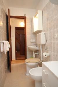 Apartments with parking space Veli Losinj, Losinj - 8060