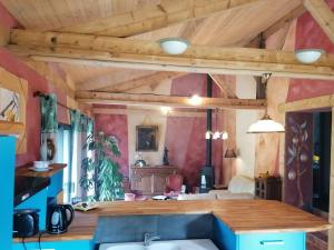 Maisons de vacances Gite Nuille-sur-Vicoin, 4 pieces, 6 personnes - FR-1-600-194 : photos des chambres
