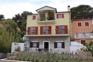 Apartments by the sea Mali Losinj (Losinj) - 7974 
