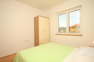 Seaside apartments with a swimming pool Ugljan - 829